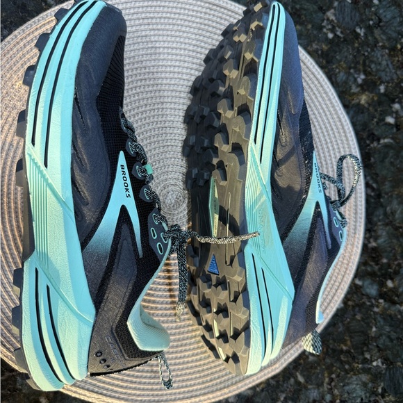 Brooks Women's Black and Mint Athletic Shoes - Picture 7 of 11